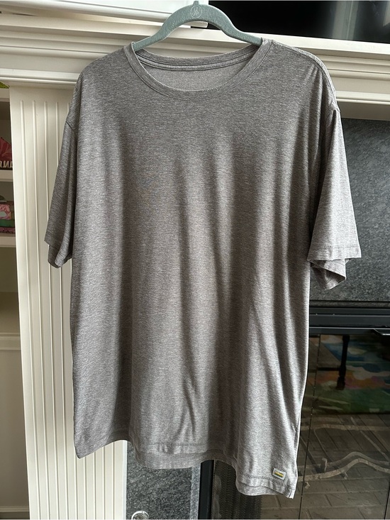 Vuori Other - Vuori Gray Short Sleeve Crew Tee